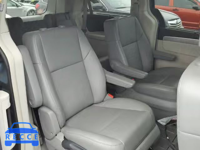 2011 VOLKSWAGEN ROUTAN 2V4RW3DGXBR767156 зображення 5