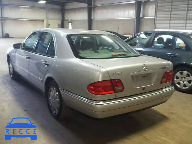 1999 MERCEDES-BENZ E 300TD WDBJF25HXXA935509 Bild 2