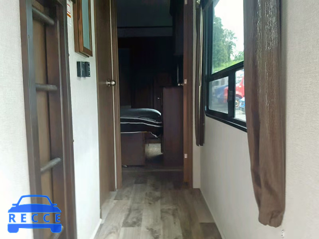 2018 COUG RV 4YDF36824J2506153 зображення 4