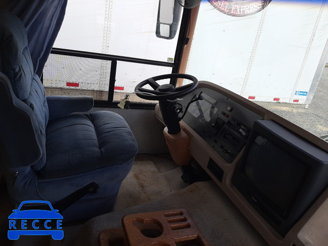 1993 CHEVROLET MOTORHOME 1GBKP37N3P3317016 image 4