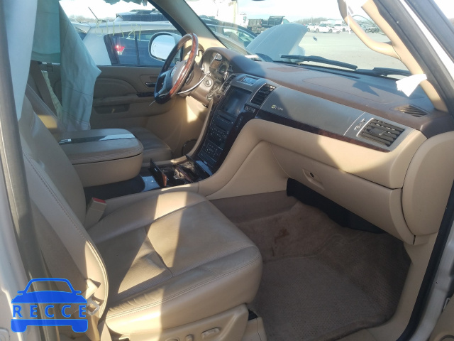 2010 CADILLAC ESCALADE H 1GYUKEEJ2AR246243 image 4