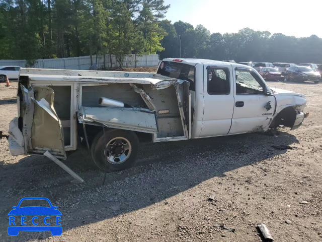 2003 CHEVROLET SILVERADO2 1GBHC29UX3E202741 Bild 2