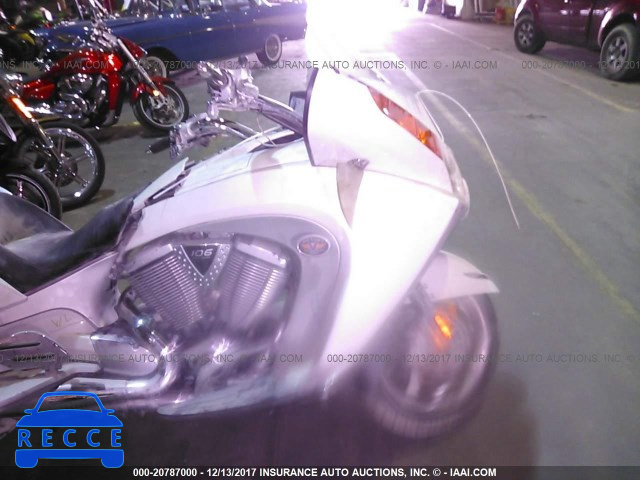 2010 VICTORY MOTORCYCLES VISION TOURING 5VPSD36D4A3001551 Bild 4
