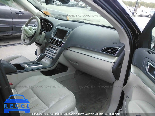 2011 LINCOLN MKT 2LMHJ5FR9BBJ55022 image 4