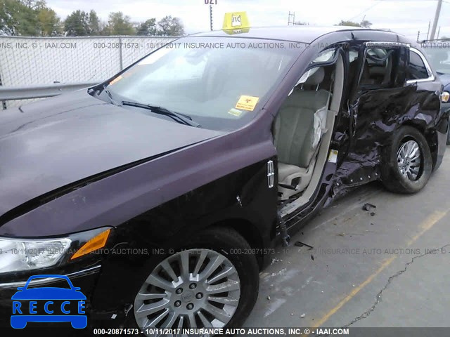 2011 LINCOLN MKT 2LMHJ5FR9BBJ55022 image 5