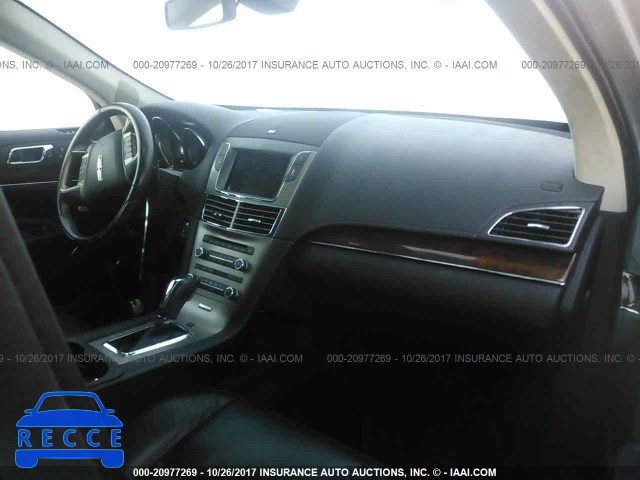 2011 LINCOLN MKT 2LMHJ5AT6BBJ50251 image 4