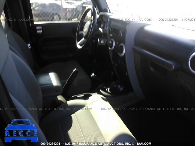 2008 JEEP WRANGLER UNLIMITE SAHARA 1J4GA59148L577302 image 4