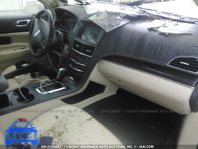 2016 LINCOLN MKT 2LMHJ5AT5GBL01037 Bild 4