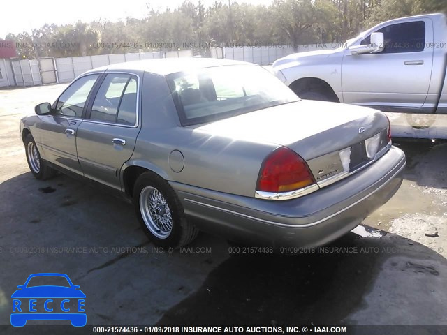 2002 FORD CROWN VICTORIA 2FAFP73W22X158641 image 2
