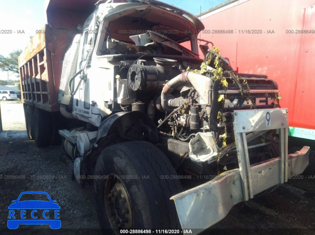 2004 MACK CV713 CV700 1M2AG11C74M010405 image 0