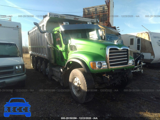 2003 MACK 700 CV700 1M2AG11C23M003120 image 0