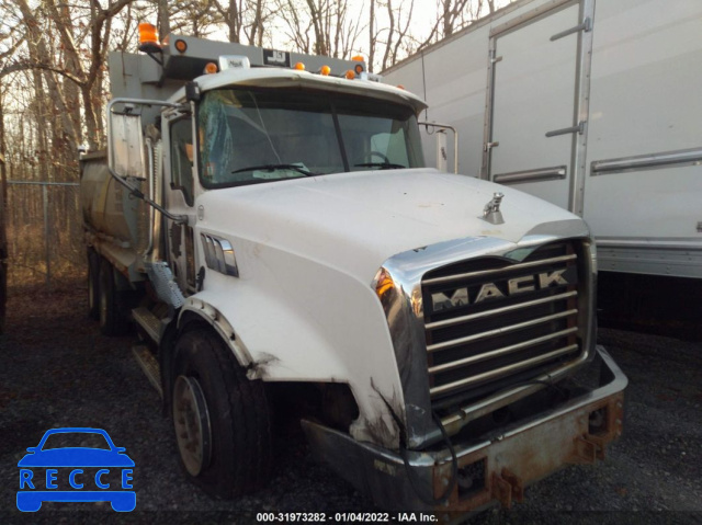 2007 MACK 700 CT700 1M2AL02C97M003707 image 0