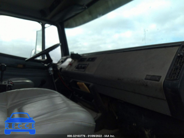 2001 FREIGHTLINER FL70 FL70 1FVABTBS71HJ93057 image 4