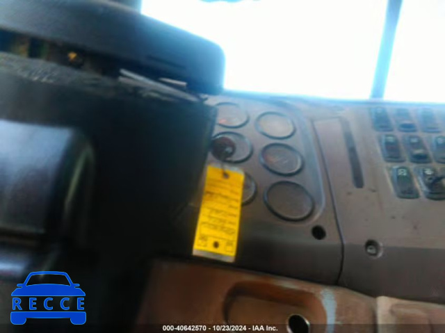 2006 MACK CV713 CV700 1M2AG11C66M042586 image 9
