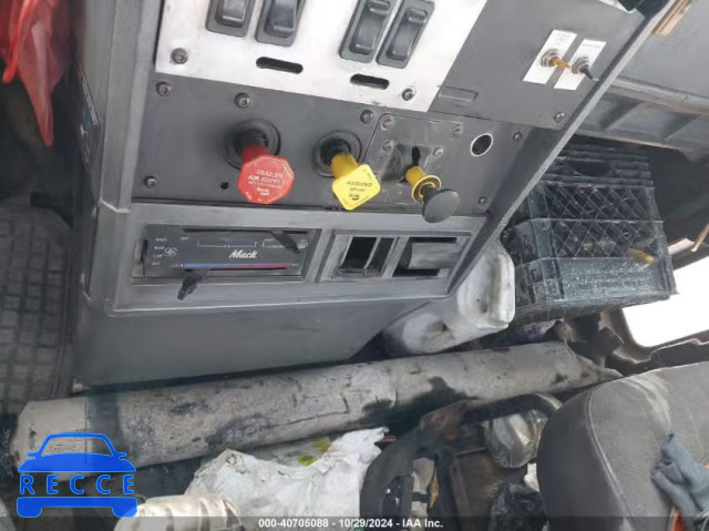 1999 MACK CH613 CH600 1M1AA13Y6XW118442 image 13