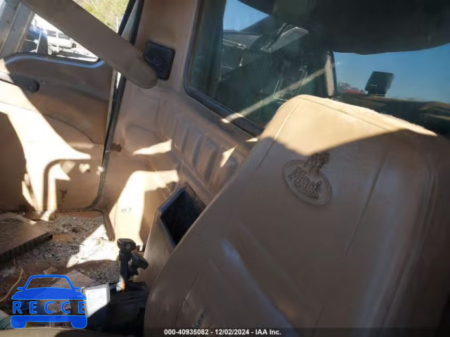 2006 MACK CV713 CV700 1M2AG11C16M042477 image 6