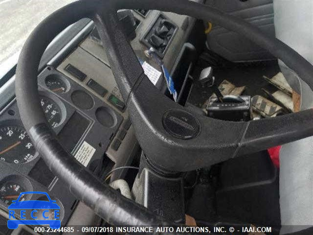 1999 FREIGHTLINER FL70 FL70 1FV3HJAC9XHB01173 image 4