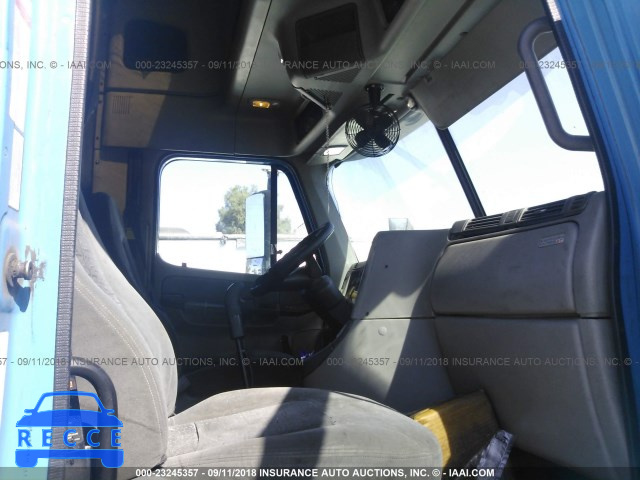 2005 FREIGHTLINER CONVENTIONAL ST120 1FUJBBCGX5LN55538 image 4