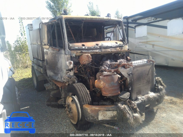2000 FREIGHTLINER MEDIUM CONVENTIONAL FL70 1FV6HJBA4YH989548 image 0