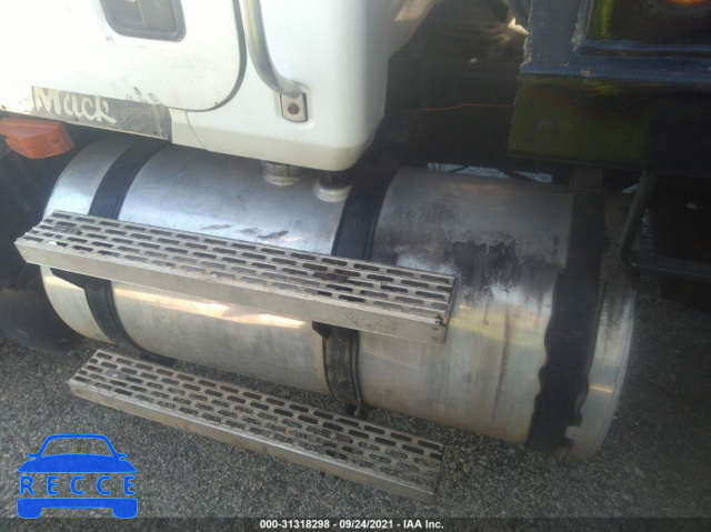 2005 MACK 700 CV700 1M2AG11C15M030313 image 11
