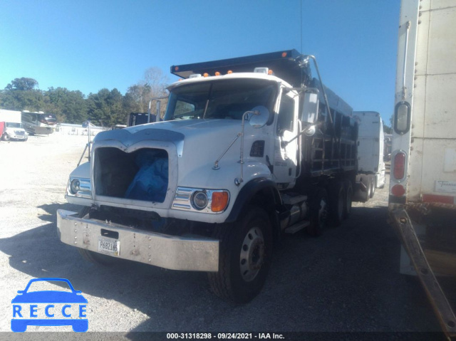 2005 MACK 700 CV700 1M2AG11C15M030313 image 1