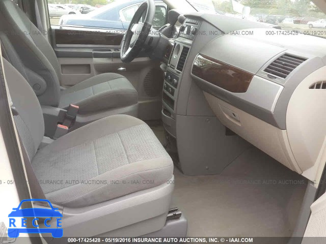 2010 Chrysler Town and Country 2A4RR5D15AR213668 image 4