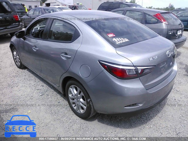 2016 Scion IA 3MYDLBZV1GY118353 Bild 2