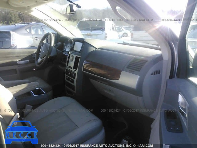 2008 Chrysler Town and Country 2A8HR54P08R824412 image 4