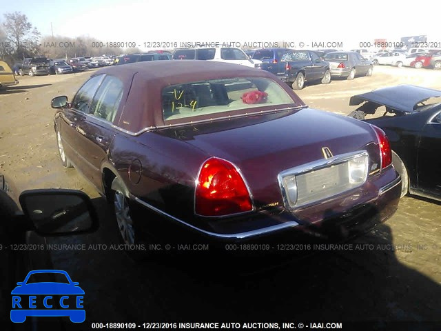 2006 Lincoln Town Car SIGNATURE 1LNHM81VX6Y623633 Bild 2