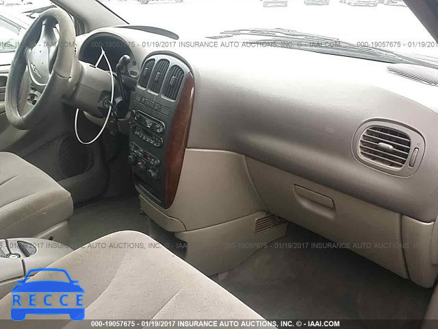 2002 Chrysler Town and Country 2C8GP74L52R545917 image 4
