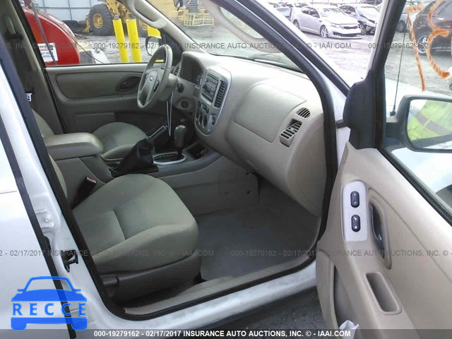 2005 Ford Escape 1FMYU03155KB35946 image 4
