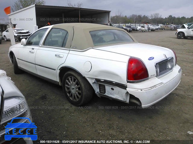 2003 Lincoln Town Car EXECUTIVE 1LNHM81WX3Y624768 image 2