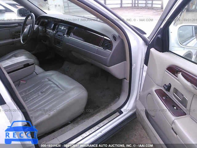 2003 Lincoln Town Car EXECUTIVE 1LNHM81WX3Y624768 зображення 4