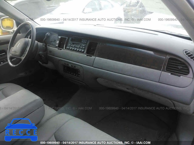 2000 Lincoln Town Car SIGNATURE 1LNHM82W6YY798858 image 4