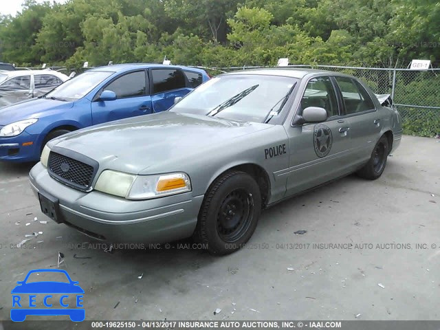 2002 Ford Crown Victoria 2FAFP73W02X121698 image 1