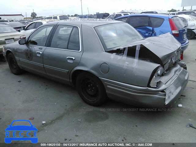 2002 Ford Crown Victoria 2FAFP73W02X121698 image 2