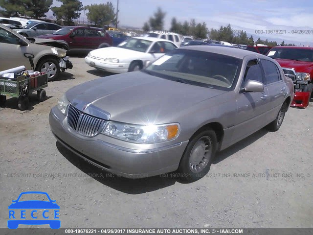 2000 Lincoln Town Car EXECUTIVE 1LNHM81W4YY773782 зображення 1