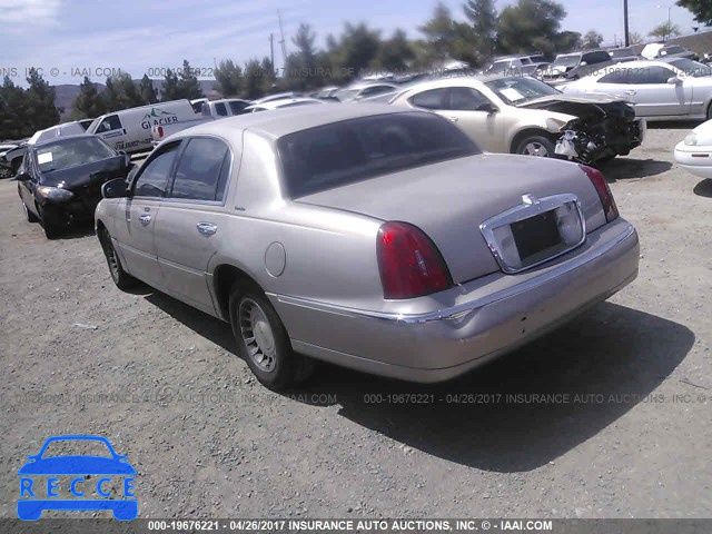 2000 Lincoln Town Car EXECUTIVE 1LNHM81W4YY773782 image 2