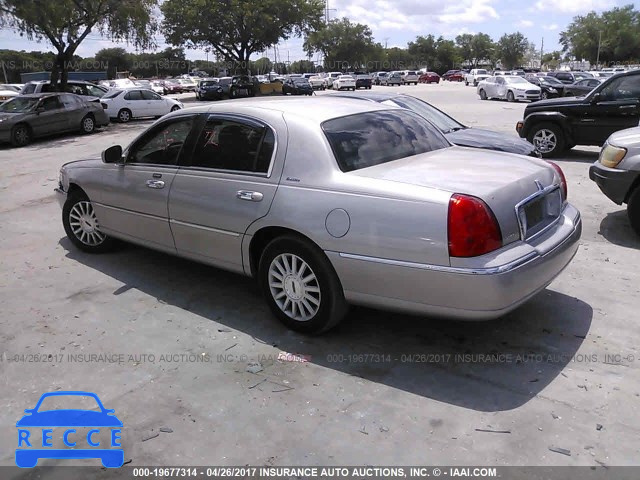 2003 Lincoln Town Car EXECUTIVE 1LNHM81W63Y608163 Bild 2