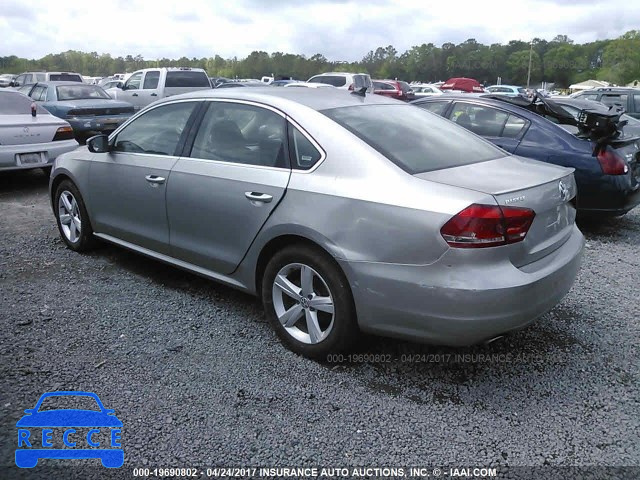 2013 Volkswagen Passat 1VWBP7A30DC096588 Bild 2