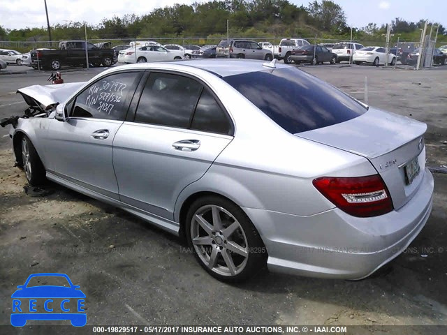 2013 Mercedes-benz C WDDGF4HB4DR267353 Bild 2