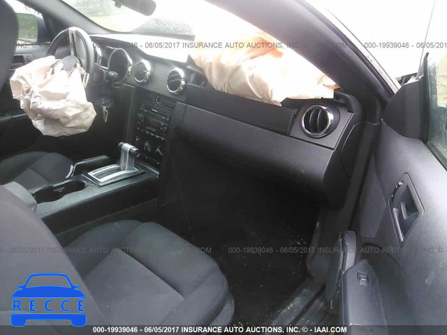 2005 Ford Mustang 1ZVFT80N355253896 image 4