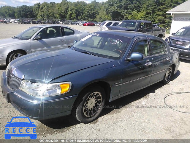 2001 Lincoln Town Car SIGNATURE 1LNHM82W61Y672084 image 1