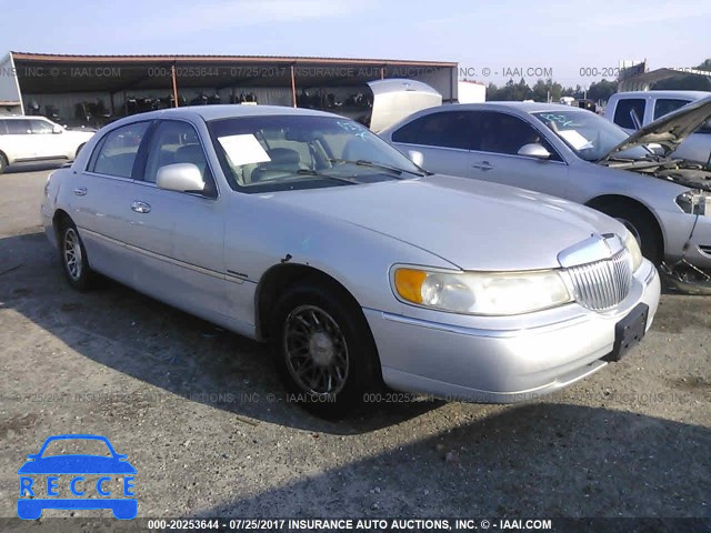 1998 Lincoln Town Car 1LNFM83W1WY695818 image 0