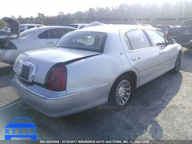 1998 Lincoln Town Car 1LNFM83W1WY695818 image 3