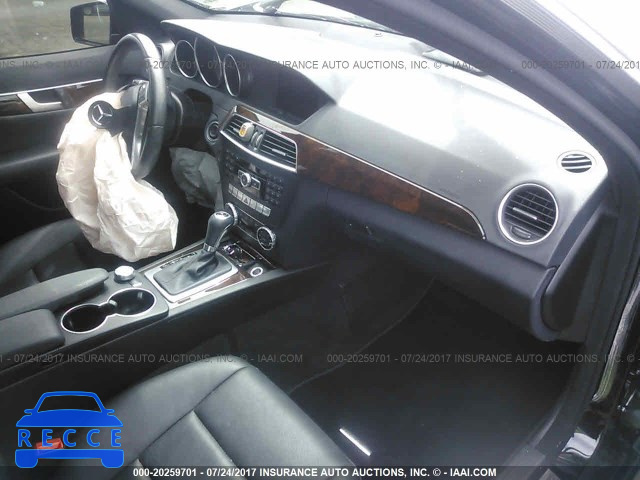 2014 Mercedes-benz C WDDGF4HB8EA961382 image 4