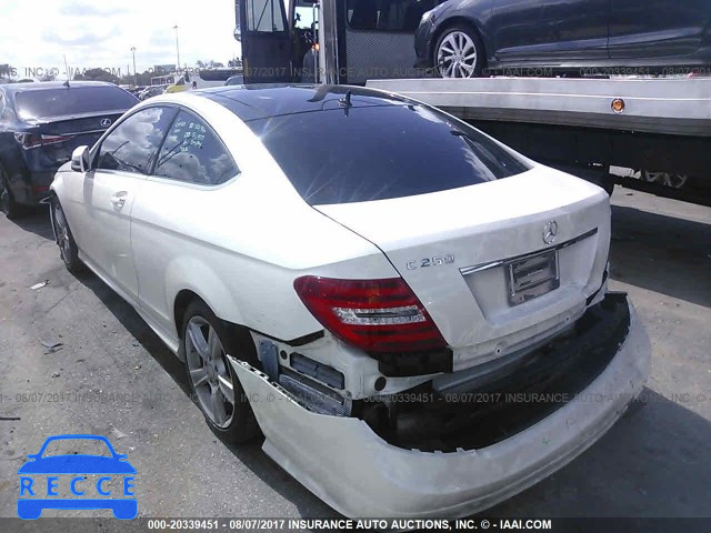 2014 Mercedes-benz C WDDGJ4HB9EG204485 image 2