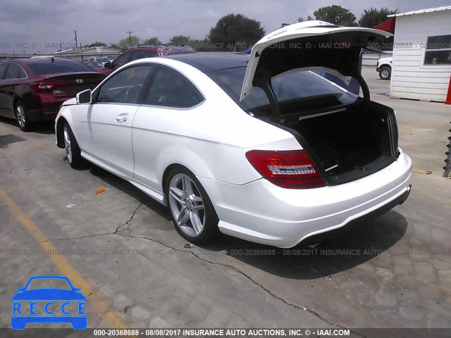 2015 Mercedes-benz C WDDGJ4HBXFG396890 Bild 2