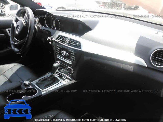 2015 Mercedes-benz C WDDGJ4HBXFG396890 Bild 4