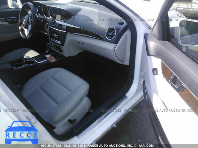 2013 Mercedes-benz C WDDGF8AB2DR284802 image 4